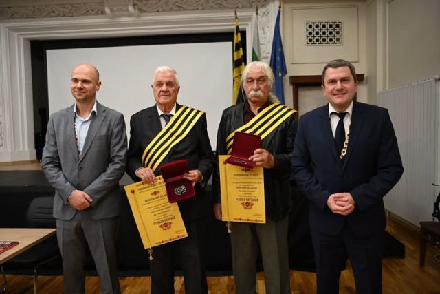 Дадоха почетния знак на Перник и значките. Вижте на кого Дадоха почетния знак на Перник и значките. Вижте на кого