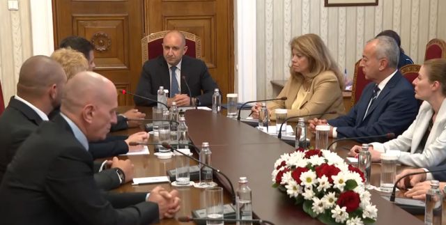 Величие иска програмно правителство