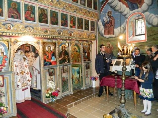 Д-р Валентин Павлов сред дарителите на храма в с.Мещица Д-р Валентин Павлов сред дарителите на храма в с.Мещица