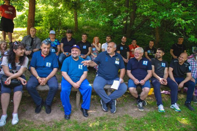 Борисов с актива на ГЕРБ-Перник посети местността „Мечката Борисов с актива на ГЕРБ-Перник посети местността „Мечката