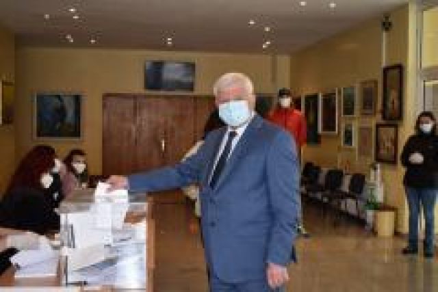 Кирил Ананиев: 