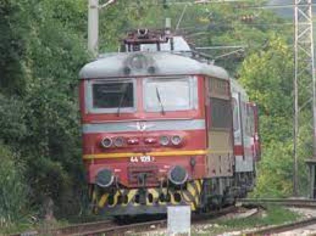 Влаковете Перник–София отново в застой