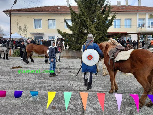 В брезнишко село възродиха традицията на кушиите /снимки/