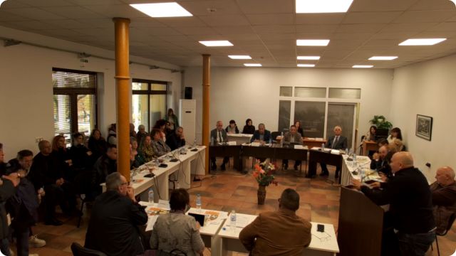 Двама радомирци получиха помощ за своето лечение