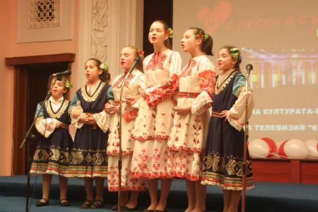Деца радват с “песни в сърцата” Деца радват с “песни в сърцата”