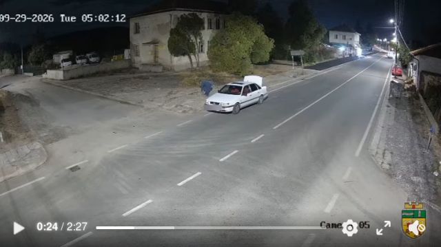 Мъж открадна  тротоарни плочки в Радомирско. Хванаха го