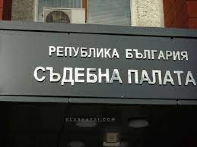   18 годишна обра апартамент лани, съдят я сега