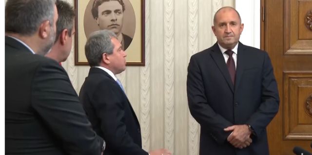 Радев връчи третия мандат. ИТН обещаха прагматизъм