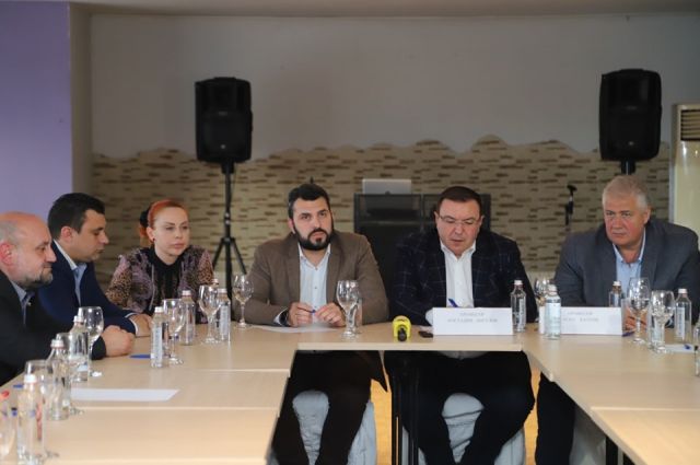 Професорите Ангелов и Балтов се срещнаха с пернишки медици Професорите Ангелов и Балтов се срещнаха с пернишки медици