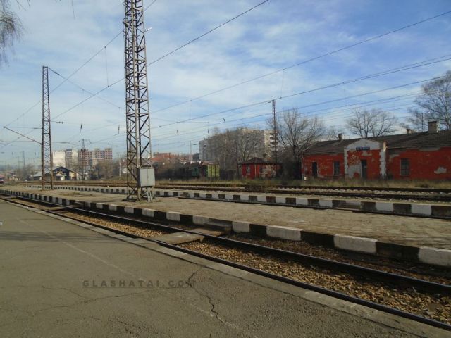 Пътуващите за първа смяна перничани пак бяха оставени без транспорт
