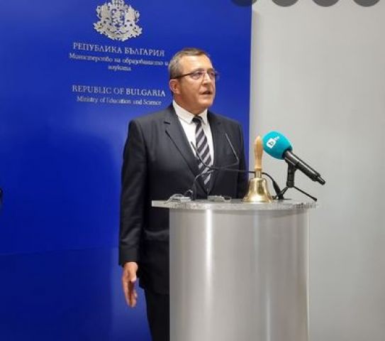 Две кризи за образованието в идните месеци Две кризи за образованието в идните месеци