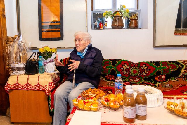 На 91 години Илияна Хаджидимитрова се завърна в родния дом-  „Стойова къща“.. Доведе и сина си