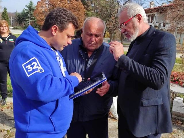 Кандидатите за народни представители от ГЕРБ-СДС се срещнаха с хора от Ковачевци Кандидатите за народни представители от ГЕРБ-СДС се срещнаха с хора от Ковачевци