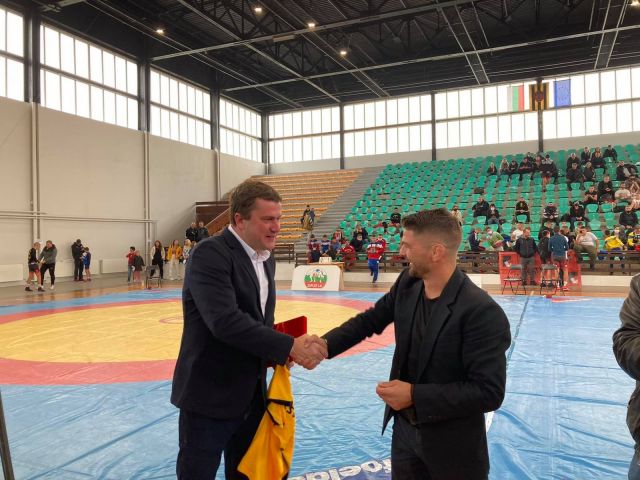Откриха международен турнир по борба под патронажа на кмета Владимиров Откриха международен турнир по борба под патронажа на кмета Владимиров