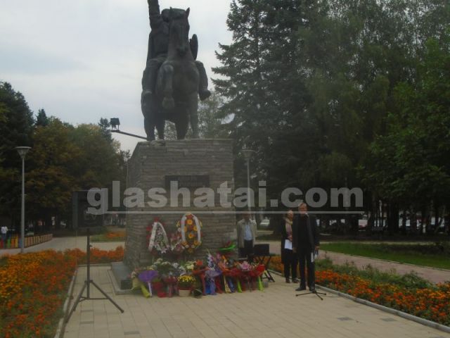 Честваме Независимостта при паметника на Кракра Честваме Независимостта при паметника на Кракра