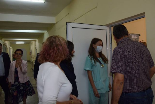 За един зам. министър, група депутати и въпросите около една болница