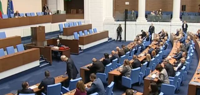 Депутатите  отново не избраха  Председател