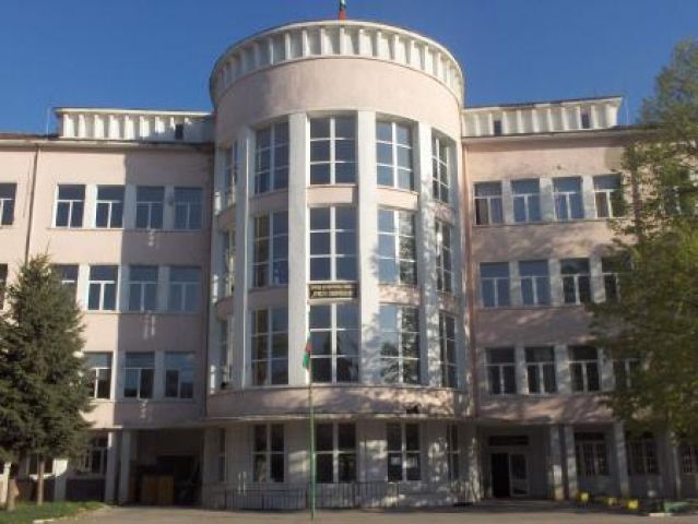 Министър Денков открива учебната година в Перник