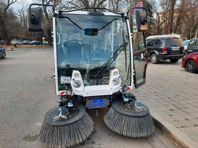 Супермашина мете центъра на Перник