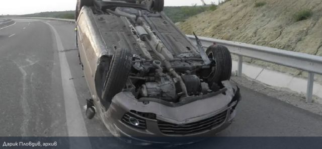 Почерпен обърна колата си по таван между Люлин и Бучино