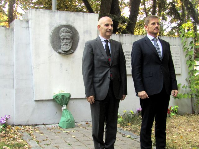 Кандидатът за вицепрезидент от партия Възраждане Петър Волгин започна предизборната си обиколка от Перник