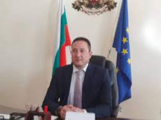 Повод да почерпи днес има кметът на  Радомир Кирил Стоев