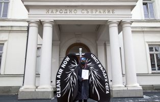 Кашлица пред парламента днес