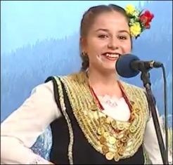 Да помогнем на красивата и талантлива Цвети да продължи да ни радва с песни и традиции