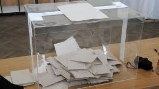 Един неявил се член на комисия и една засякла машина в началото на изборния ден 