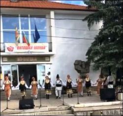 Повече от 400 пяха и танцуваха в полите на Витоша