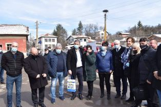 Започна реконструкцията на довеждащия водопровод между радомирските села Жедна и Негованци