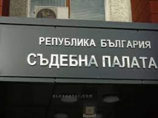   18 годишна обра апартамент лани, съдят я сега