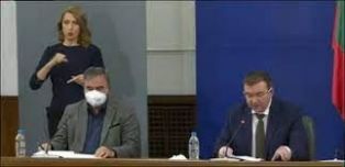 Шефовете на РЗИ имат свобода да затварят