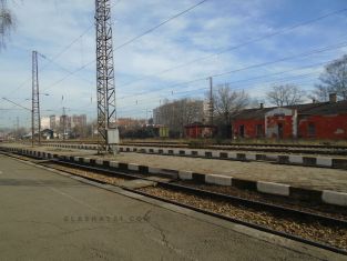 Пътуващите за първа смяна перничани пак бяха оставени без транспорт