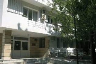 Повече от 1 500 се борят с вируса, над 200 в болници