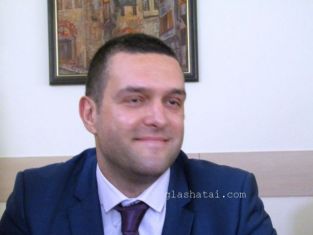 Повод да почерпи днес има зам. кметът Стефан Кръстев
