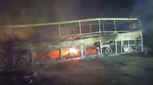 Автобус и два ТИР-а се удариха и запалиха на пътя Русе-София. Има загинали