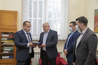 Кандидатите за депутати от ГЕРБ-СДС даряват ЕКГ апарат на Профилакториума