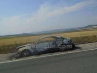 Кола пламна и изгоря в движение